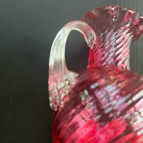 MINI CRANBERRY SWIRL PITCHER WITH CLEAR APPLIED HANDLE VTG MINIMALISM DECOR - Picture 4 of 14